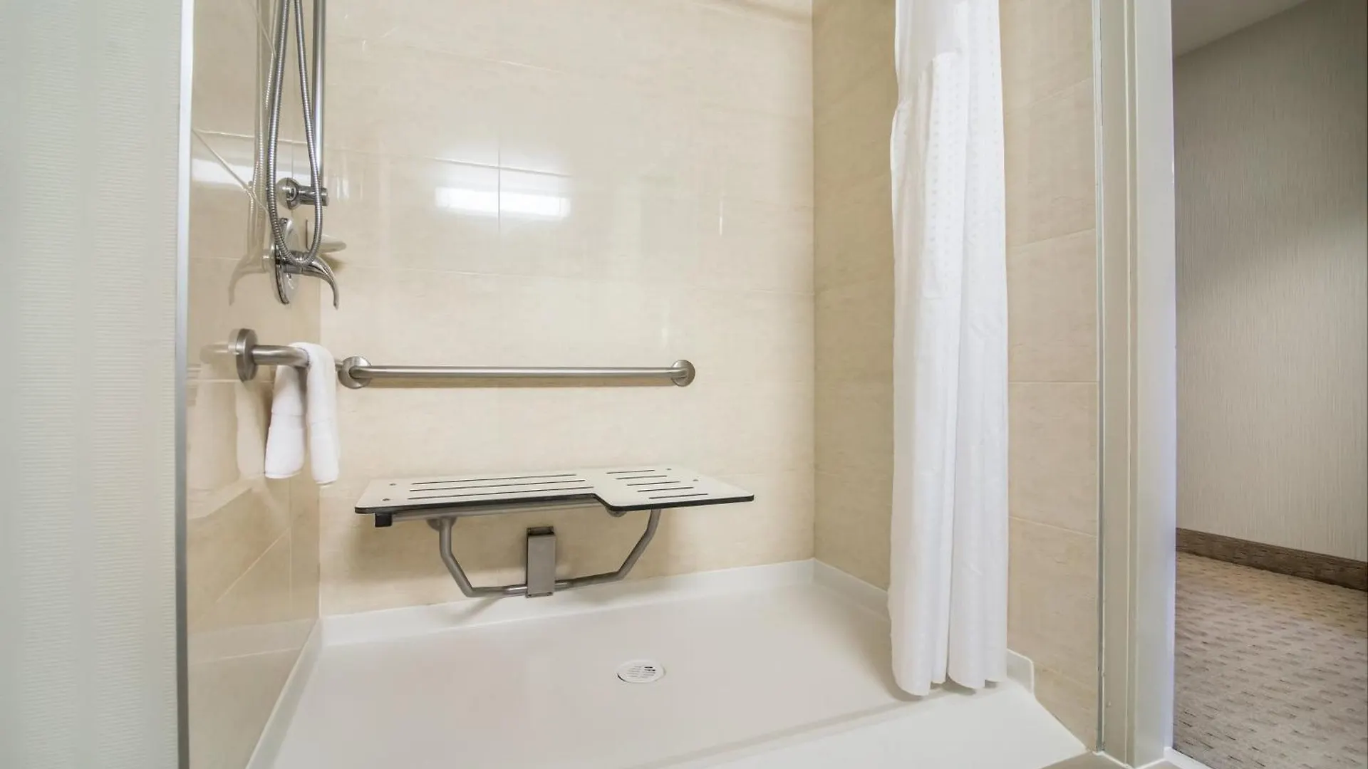 *** Отель Holiday Inn Vancouver-Centre Broadway By Ihg Канада