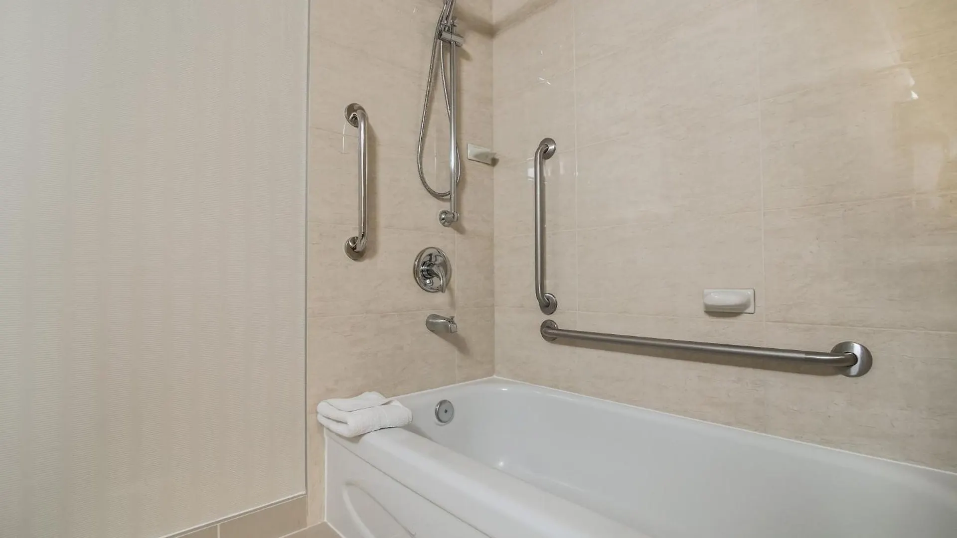 Holiday Inn Vancouver-Centre Broadway By Ihg 3*, Ванкувер
