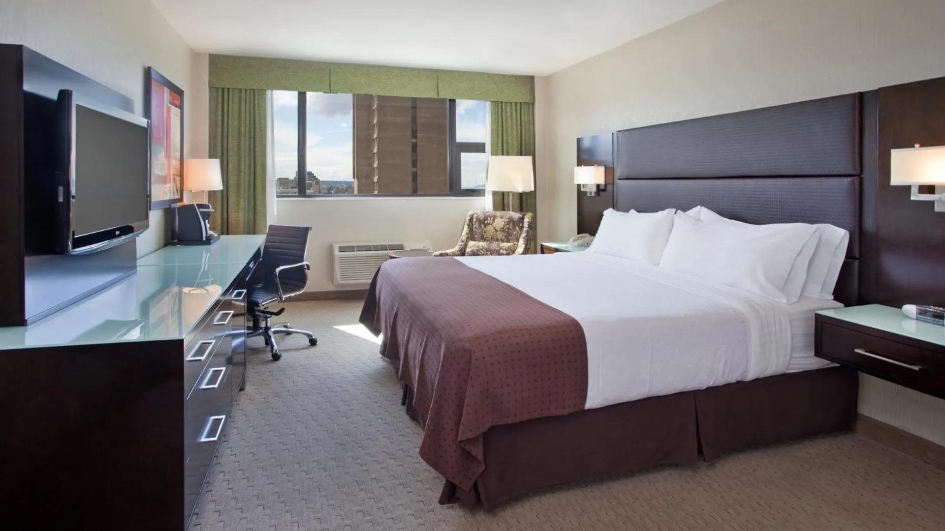 Holiday Inn Vancouver-Centre Broadway, an IHG Hotel