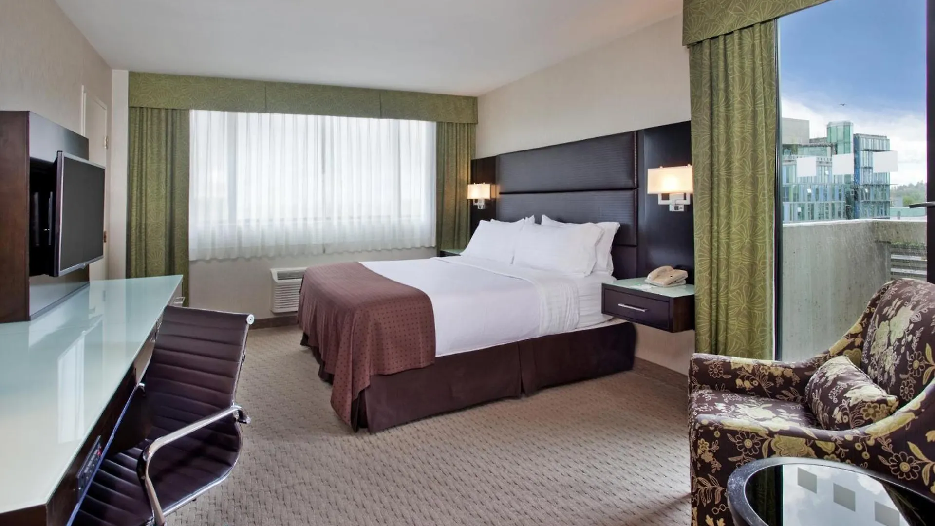 Holiday Inn Vancouver-Centre Broadway, an IHG Hotel